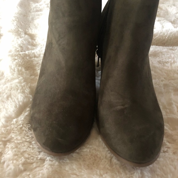 Shoes - Picture 3 of 5